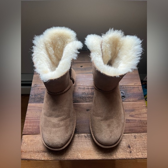 UGG Mini Bailey Bow Boots - Size 6 - Picture 3 of 6